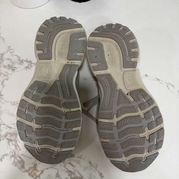 $60 Brooks Ghost 15 Women’s Athletic Running Shoe 8W  Bought Walking Light Grey - Picture 11 of 13